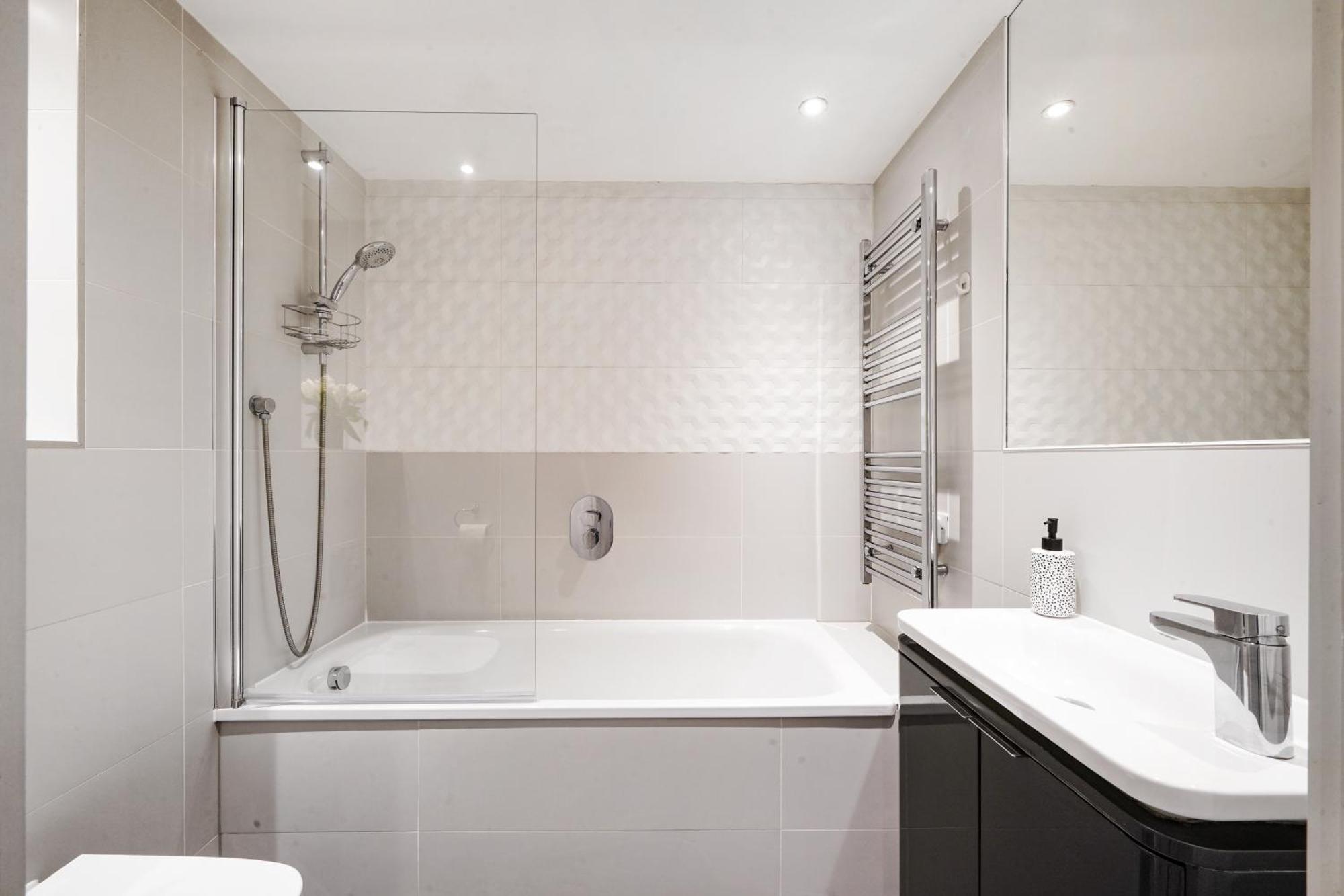 Luxury Apartment With Stunning Views On 10Th Floor Edgware Exterior photo